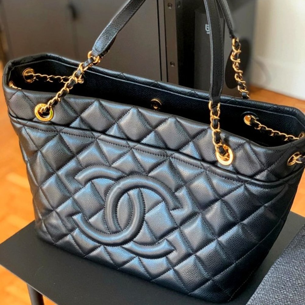 Chanel - Cabas - Large Version - Black leather with gold chain